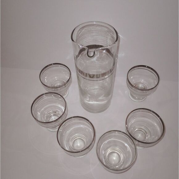 🆕🍸 Vintage Dorothy Thorpe Decanter and Mini Martini Glasses - Picture 2 of 5